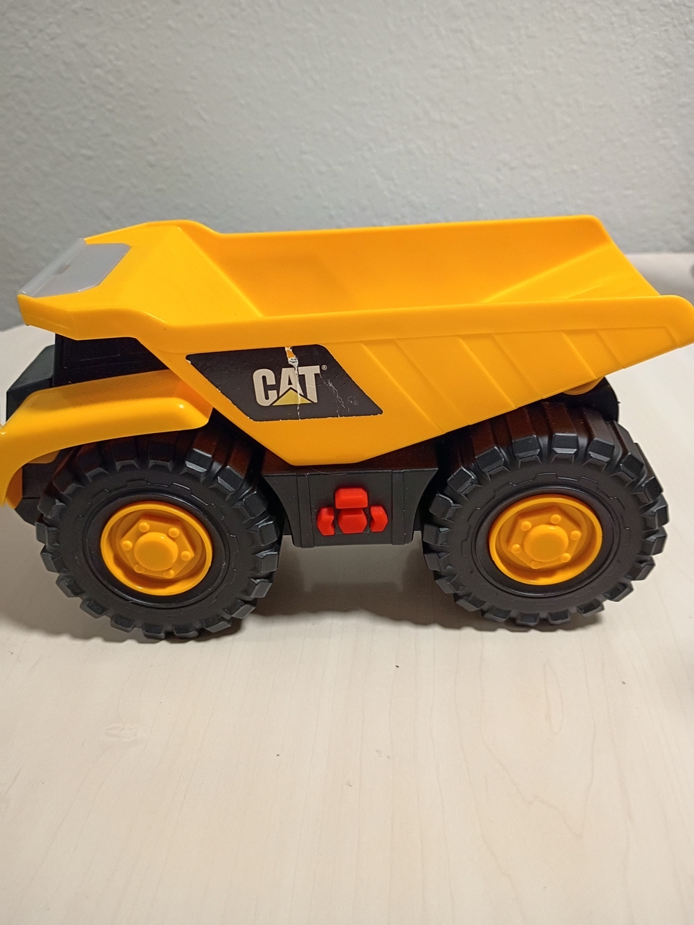 CAT Yellow Kids Dump Truck Toy - Robust Construction Play Vehicle